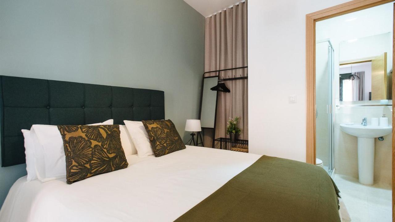 Chiqui And Vicente Suite Apartments Sevilla Exterior foto