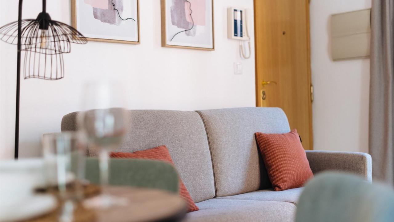 Chiqui And Vicente Suite Apartments Sevilla Exterior foto